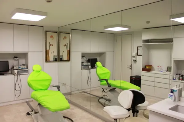 İstanbul Estetik \u0026 İmplant Diş Kliniği