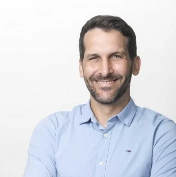 Dr. Axel Becker